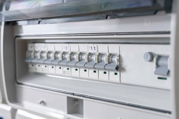 Utilisation de disjoncteur avec volets électriques : que savoir de ces techniques ?